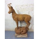 Gartendeko: Bronzefigur Gams lebensgroß