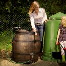 YERD Regenfass Set: 120 l Regentonne Wassertank, Holzfass Deign, Fass mit passendem Untergestell 120 Liter