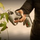 Elektrische Akkuschere Volpi KV220 Schnittstärke Ø  2,2cm, Gartenschere / Ernteschere mit wartungsfreiem bürstenlosen Motor, 2 Schnittweiten per Software, mit LED Arbeitslicht, Li-Ion 7,2V/4Ah (28,8 Wh), Klinge aus SK5 Karbonstahl, ca. 3 Std.  pro Ladung