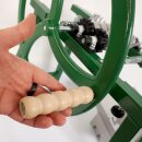 NEUES MODELL 2025 - mit verbesster Handkurbel: Fischer-Lahr® Obstmühle OM 7 CLASSIC,  Handbetrieb / Hand-Kurbel, Hakenwalzen, 7 Liter  Edelstahltrichter, Maische ca. 80-100 kg/Std., für Äpfel, Birne etc