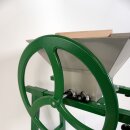 NEUES MODELL 2025 - mit verbesster Handkurbel: Fischer-Lahr® Obstmühle OM 7 CLASSIC,  Handbetrieb / Hand-Kurbel, Hakenwalzen, 7 Liter  Edelstahltrichter, Maische ca. 80-100 kg/Std., für Äpfel, Birne etc