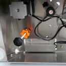Elektrischer Hand Flaschen-Etikettierer Edykedy EK100, mit zusächlich pneumatsichem Andruck zum stehenden Etikettieren von Flaschen, Gläsern, Konserven-Dosen oder anderer Zylinder, für ein Vorder-Etikett, made in Germany (Versand kostenfrei *)