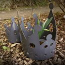 Gartendeko lackiert:  "Krone" groß,   Grau, Übertopf / Pflanzbehälter, Metall, Grau lackiert, Ø ca. 22cm, ca. 27cm hoch, Stahl, original Rottenecker Objekt