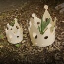 Gartendeko lackiert:  "Krone" groß,   Beige, Übertopf / Pflanzbehälter, Metall, Beige lackiert, Ø ca. 22cm, ca. 27cm hoch, Stahl, original Rottenecker Objekt