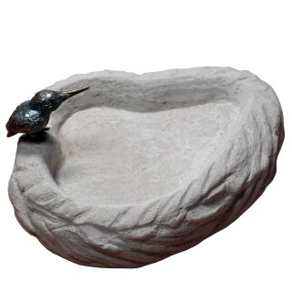 Vogeltränke aus Steinguss Herz mit Rottenecker Art.-Nr. 89003 Bronze-Eisvogel, Flügel geschlossen