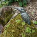 Gartendeko: Bronzefigur Eisvogel ca. 60 cm hoch mit Stein / Stele in Farbe gelb
