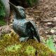 Gartendeko Figur: Bronzefigur Garten,  Eisvogel groß, 15 cm, Flügel offen, auf Schiefer-Stein mit eingrabbarem Beton-Standfuß, original Rottenecker Objekt