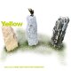 Gartendeko: Bronzefigur "Rabe lustig" auf verschiedenen Steinsäulen, Stele ca. 60 cm hoch, Naturstein Farbe yellow