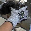 Schutzhandschuhe gegen thermische Risiken für Pasteurisieranlage