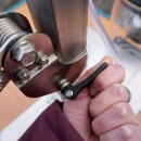 Vakuum-Abfüller elektrisch mit 1 Abfüll-Stationen, 8mm Mignon Füllstutzen Edelstahl, für kleine Flaschen / Flakons / Apotheker-Flaschen, bis 80°C  (Versand kostenfrei *)