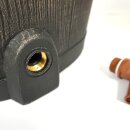 YERD Regenfass Country: Regentonne Wassertank Fass 140 Liter 3/4" Zoll Auslauf mit Messinggewinde, sehr dekorative und realistisches Holzfass-Design, Regenwasser-Speicher aus frostfestem PE-Kunststoff, inkl. Aulaufhahn (Größe "2"), mit Deckel,  made in EU