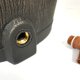 YERD Regenfass Country: Regentonne Wassertank Fass 140 Liter 3/4" Zoll Auslauf mit Messinggewinde, sehr dekorative und realistisches Holzfass-Design, Regenwasser-Speicher aus frostfestem PE-Kunststoff, inkl. Aulaufhahn (Größe "2"), mit Deckel,  made in EU