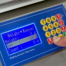 B-Ware - Gewichtsbasiertes Abfüllgerät für Gel und Öl: Dosierfüller Fischer-Lahr FüllTronic LSY12, Edelstahl Wiegefüller für Honig & hoch viskose Flüssigkeiten wie Seife, für Flaschen, Tiegel, Gläser, Dosen, automatische Waage Vorführmodell Gebrauchsspure