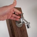 Granitia WOOD Wasserzapfsäule Darkwood / dunkle Holzstruktur – 100 x 25 x 25 cm Garten-Zapfsäule mit 3/4" Chrom Auslaufhahn & Schlauchanschluss