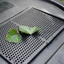 B-Ware YERD Regentonne / Regenfass, 170 Liter, schwarz, zerlegt – mit kindersicherem Deckel, kompakt, schnell aufgebaut, mit Schlauch, Absperrhahn & Laubschutz, aus frostsicherem Kunststoff - Vorführmodell mit leichten Gebrauchsspuren