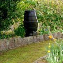 B-Ware YERD Regentonne / Regenfass, 170 Liter, schwarz, zerlegt – mit kindersicherem Deckel, kompakt, schnell aufgebaut, mit Schlauch, Absperrhahn & Laubschutz, aus frostsicherem Kunststoff - Vorführmodell mit leichten Gebrauchsspuren