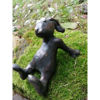 Gartendeko Figur: Bronzefigur Garten, Emil der Hase, 11 cm hoch