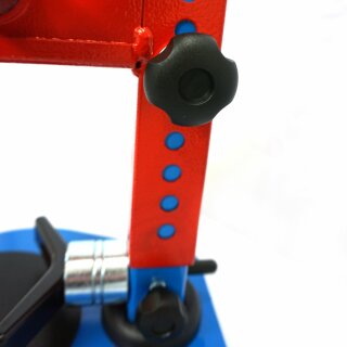 Details:   Kronkorken-Maschine: Kronkorker, vierkant Gestell lackiert, mit stufenweiser Einstellung (Lochung),  blauer Stahlfuß / Kronenkorker / blauer Stahlfuß 