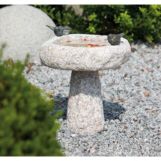 Bronze / Granit: Vogeltränke Fides mit Vogelpaar / Vogel auf Stein