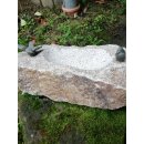 Gartendeko Figur: Bronzefigur Garten, Vogeltränke mit 2 Bronzevögel, 30 cm breit mit gräulichem Granitstein, Bronze und Naturstein winterfest, original Rottenecker Objekt