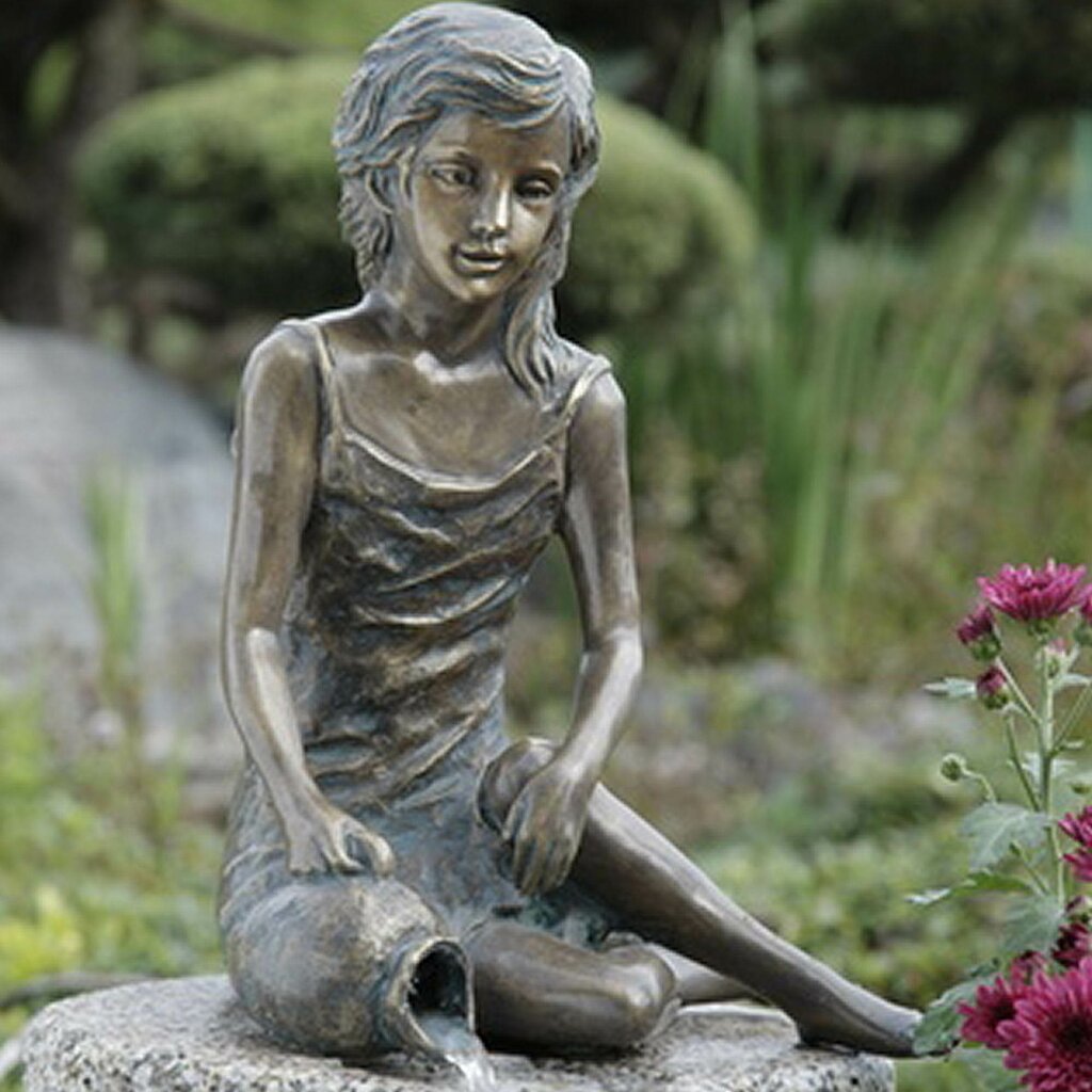 Gartendeko: Bronzefigur Mädchen sitzend, Malin, Wasserspeier/Brunnen, 34 cm hoch 	 
		 (Gartenskulptur, Gartenfigur, Bronzefigur, Bronzeskulptur)  
	