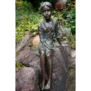 Gartendeko Figur: Bronzefigur Garten,  Mädchen / Frau sitzend, Berrit, 48 cm hoch, original Rottenecker Objekt