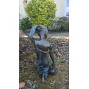 Gartendeko Figur: Bronzefigur Garten,  Frau sitzend / kniend, Letizia klein, Wasserspeier Frau, 35 cm hoch - Stil klassisch