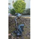 Gartendeko Figur: Bronzefigur Garten,  Frau sitzend / kniend, Letizia klein, Wasserspeier Frau, 35 cm hoch - Stil klassisch