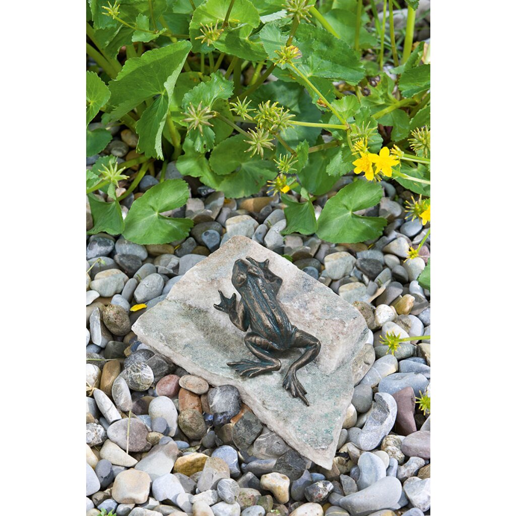 Gartendeko Figur: Bronzefigur Garten,  Kletterfrosch  II (rechtes Bein lang), 16 cm lang 	 
		 (Gartenfigur, Gartenskulptur, Bronzefigur, Bronzeskulptur)  
	