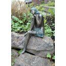 Gartendeko Figur: Bronzefigur Garten, Frau sitzend,...