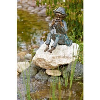 Gartendeko: Bronzefigur Til mit Mundharmonika,  Wasserspeier/Brunnen, 31 cm hoch