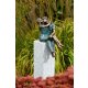 Gartendeko Figur: Bronzefigur Garten, Frau und Mann sitzend, Pärchen Junges Glück / Liebe auf Granit-Stele, gestockt, 98 cm hoch, original Rottenecker Objekt 
