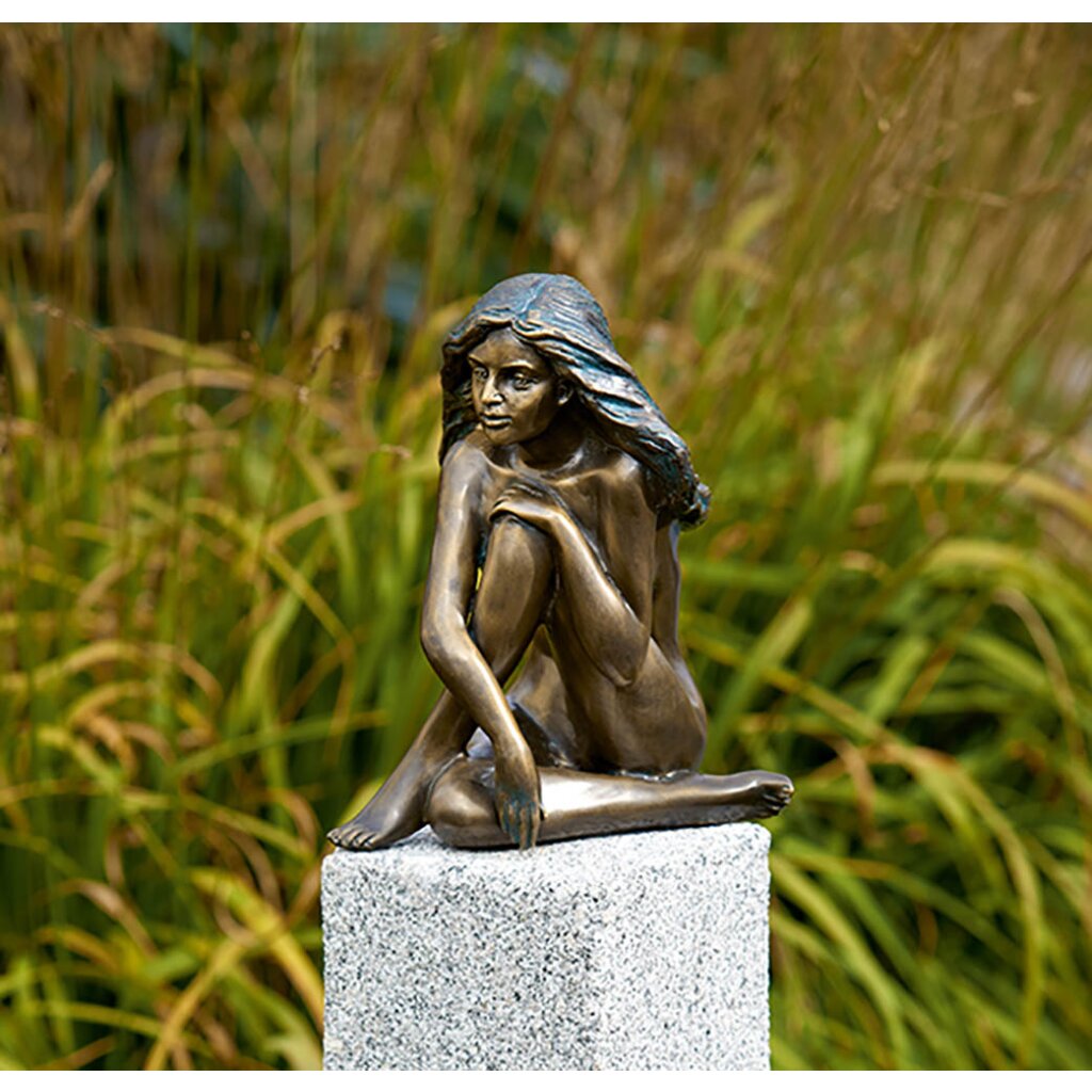 Bronze-Figur Frau sitzend: Gartenfigur / Skulptur Demi Akt 24 cm hoch 	 
		 (Bronzefigur, Bronzeskulptur, Gartenfigur, Gartenskulptur, Gartendeko)  
	