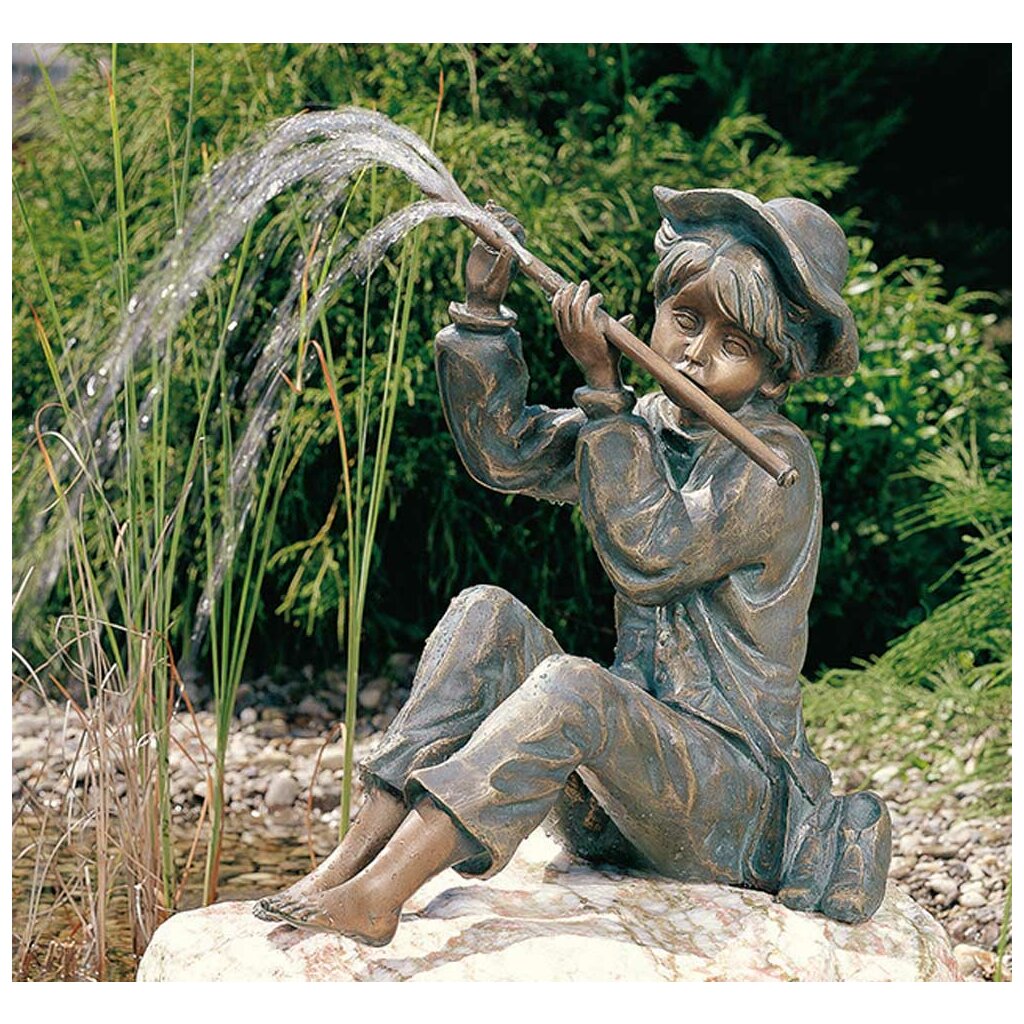 Gartendeko: Bronzefigur Hans klein wsp., 32 cm hoch 
