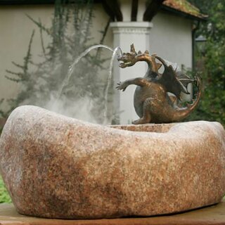 Gartendeko Figur: Bronzefigur Garten,  Wasserspeier Drachen Drusilla,   klein,   21 cm hoch