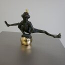 Gartendeko Figur: Bronzefigur Garten,  Froschkönig Dietmar, Wasserspeier/Brunnen, 51 cm breit