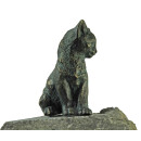 Gartendeko Figur: Bronzefigur Garten,  Junge Katze auf Granit, sitzend, ca. 43 cm hoch  (Restposten)