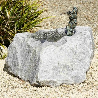Details:   Granit Trog mit Fabio (90228) / Bronze, Wasserspeier 