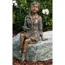 Bronzefigur M&auml;dchen sitzend, Emily klein, 40 cm hoch