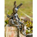 Hasenpaar sitzend, Wasserspeier / Brunnen aus Bronze