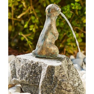 Gartendeko: Bronzefigur Erdmännchen klein wsp. auf Granit