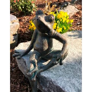 Details:   Froschkönig wsp. groß sitzend 32 cm hoch auf Granit / Bronze, Figur, Garten 