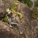 Gartendeko: Rottenecker Bronzefigur Froschkönig  klein sitzend, Wasserspeier / Springbrunnen, Höhe etwa 17cm