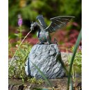 Gartendeko: Bronzefigur Drachenvogel Terrador klein, Wasserspeier/Brunnen, auf Granit, 45 cm hoch